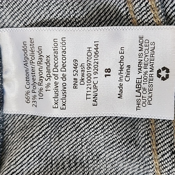 Time and Tru Mid-Rise darker wash cuffed jean shorts - Picture 9 of 9